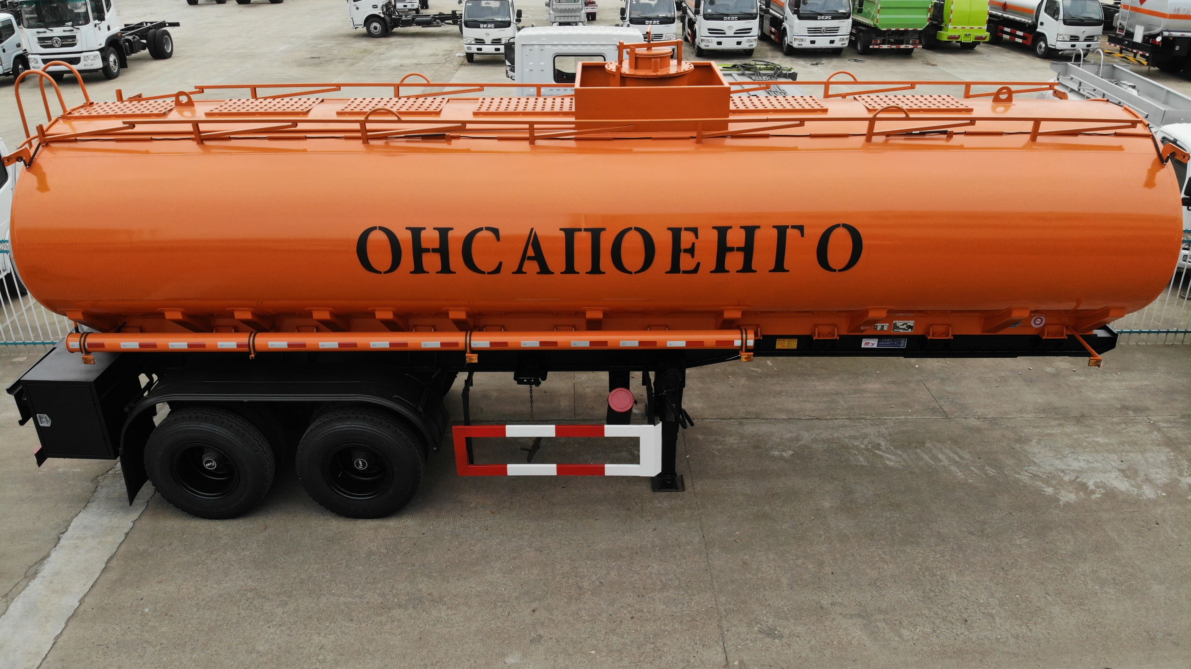 10臺外貿(mào)出口運油半掛車，10臺危化品罐車發(fā)車交付客戶