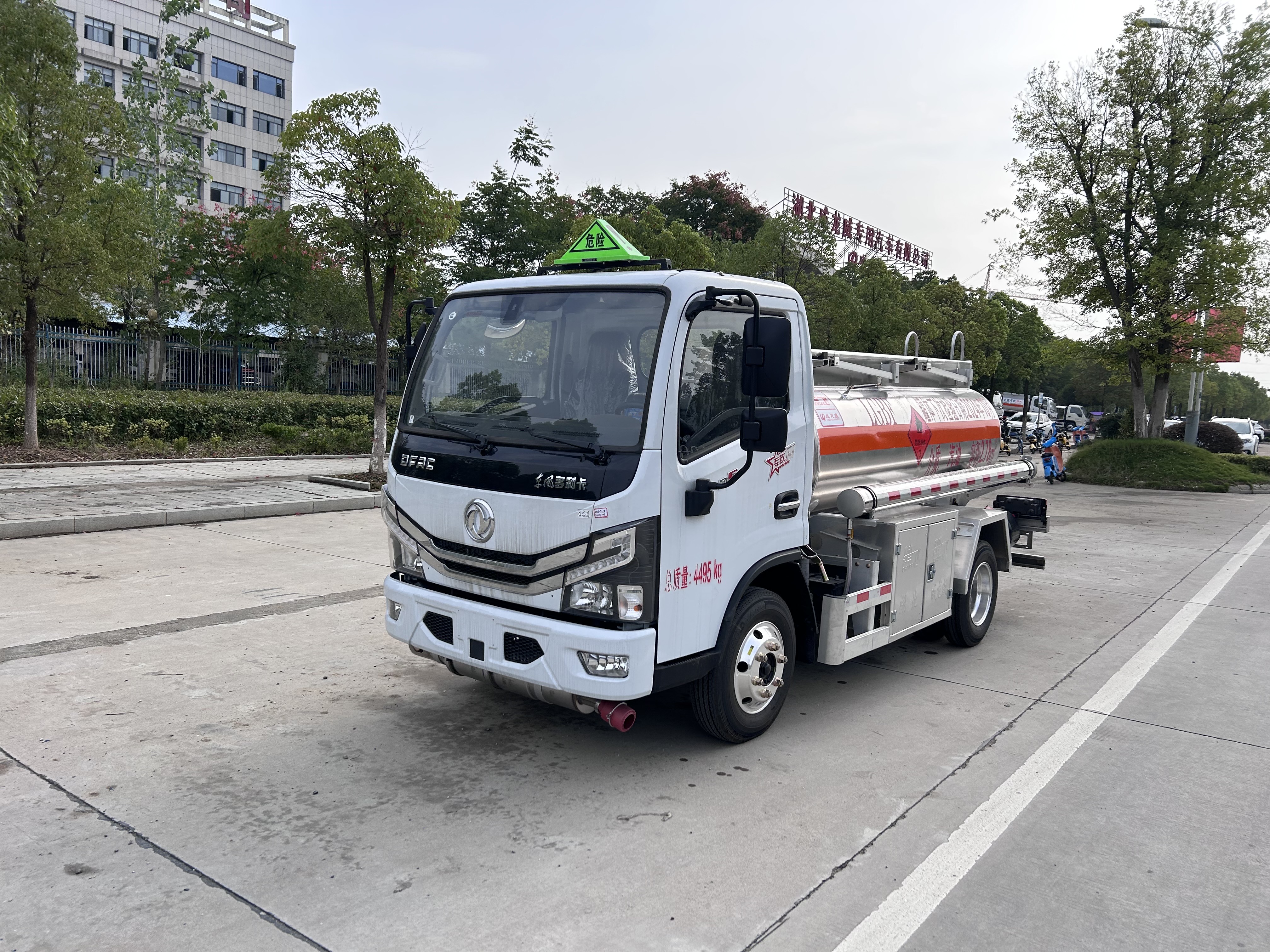 東風(fēng)D5 2.78方藍牌加油車（鋁合金）